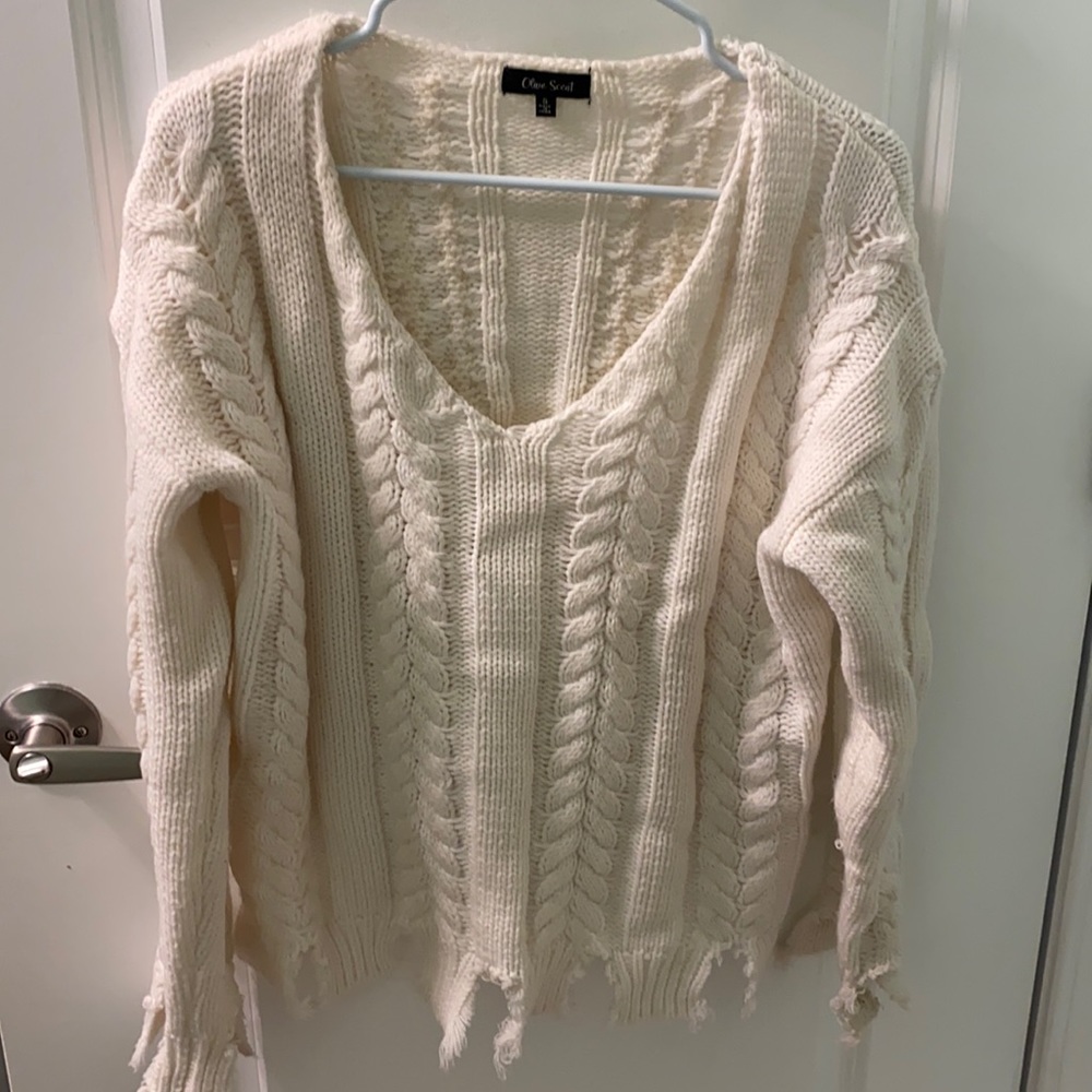 Forever 21 Size XS White shark bite sweater